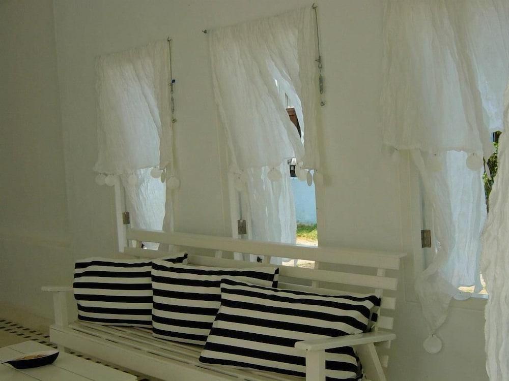 Brassiere Beach Resort