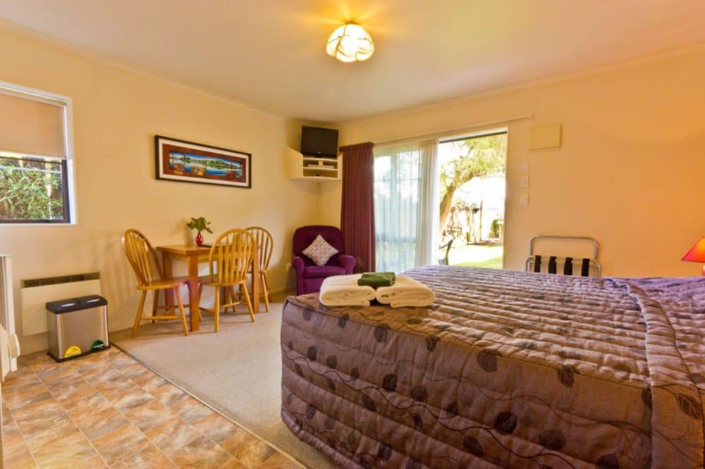 Arrow Motel Apartments