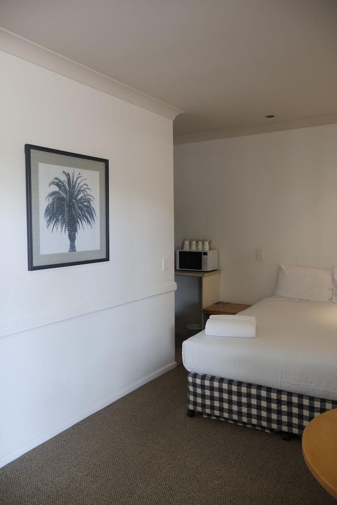 Park Avenue Hotel Motel