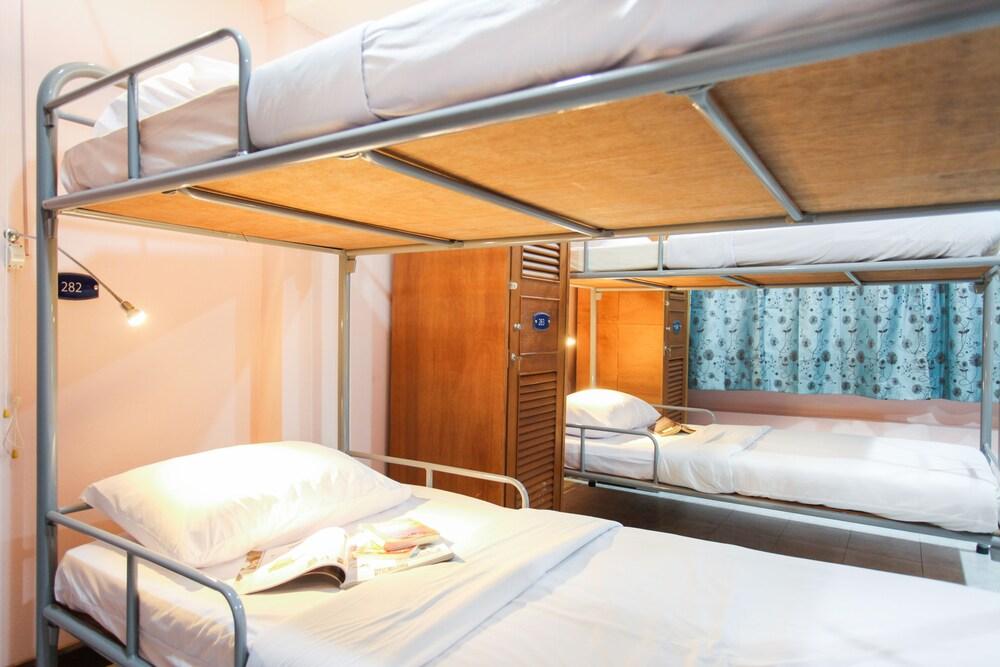 Hostel 8 Sukhumvit Nana Bangkok