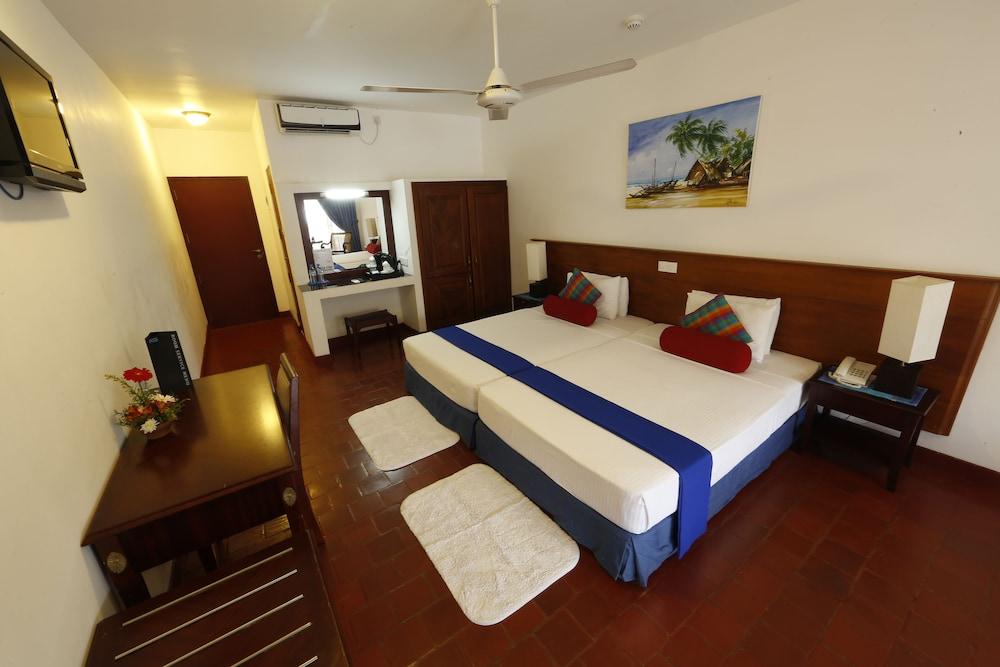 Catamaran Beach Hotel