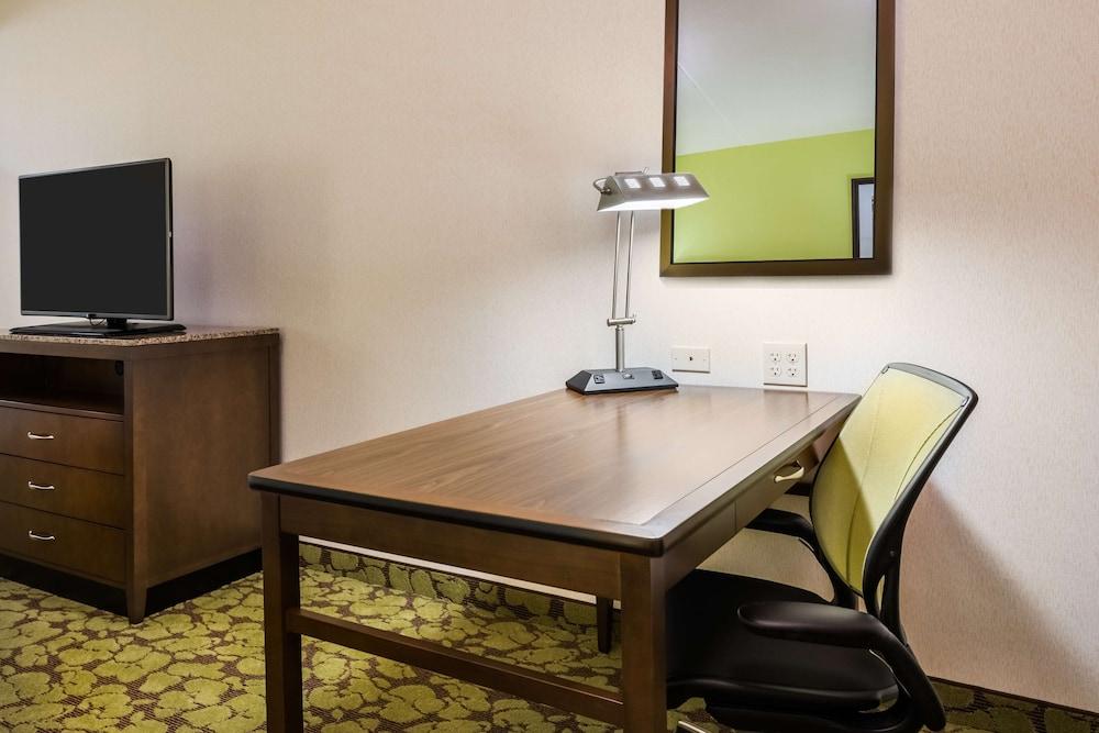 Hilton Garden Inn Wayne