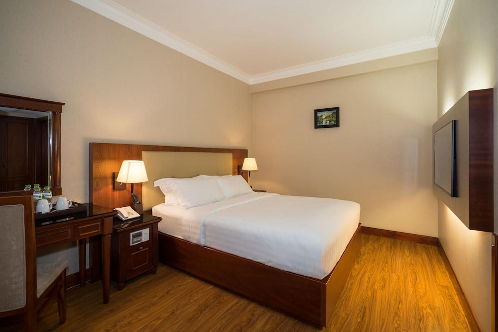 Nhat Ha Maison Hotel (formerly Nhat Ha 1 Hotel)