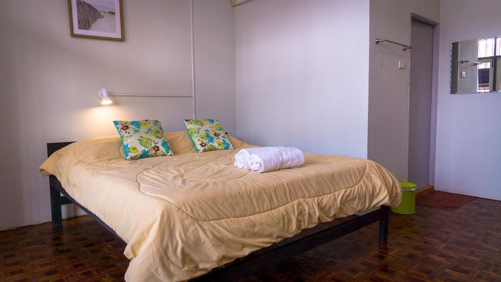 Gotum Hostel 2 at Thalang Road