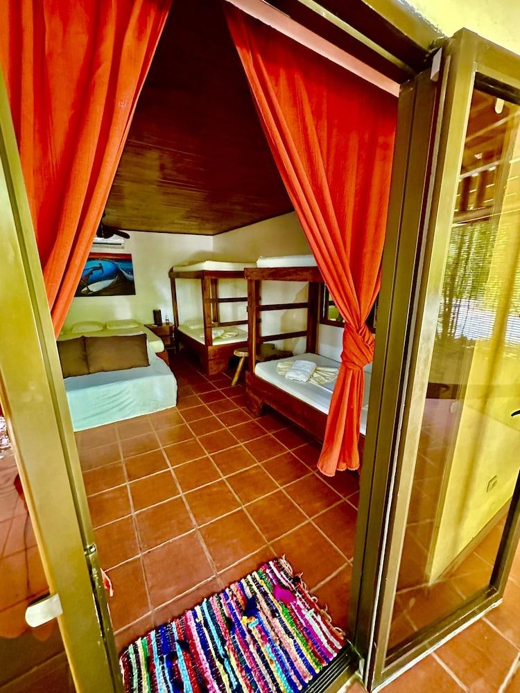 Pacífica Surf Studios