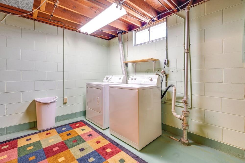 Pet-friendly Waterloo Abode w/ Deck!