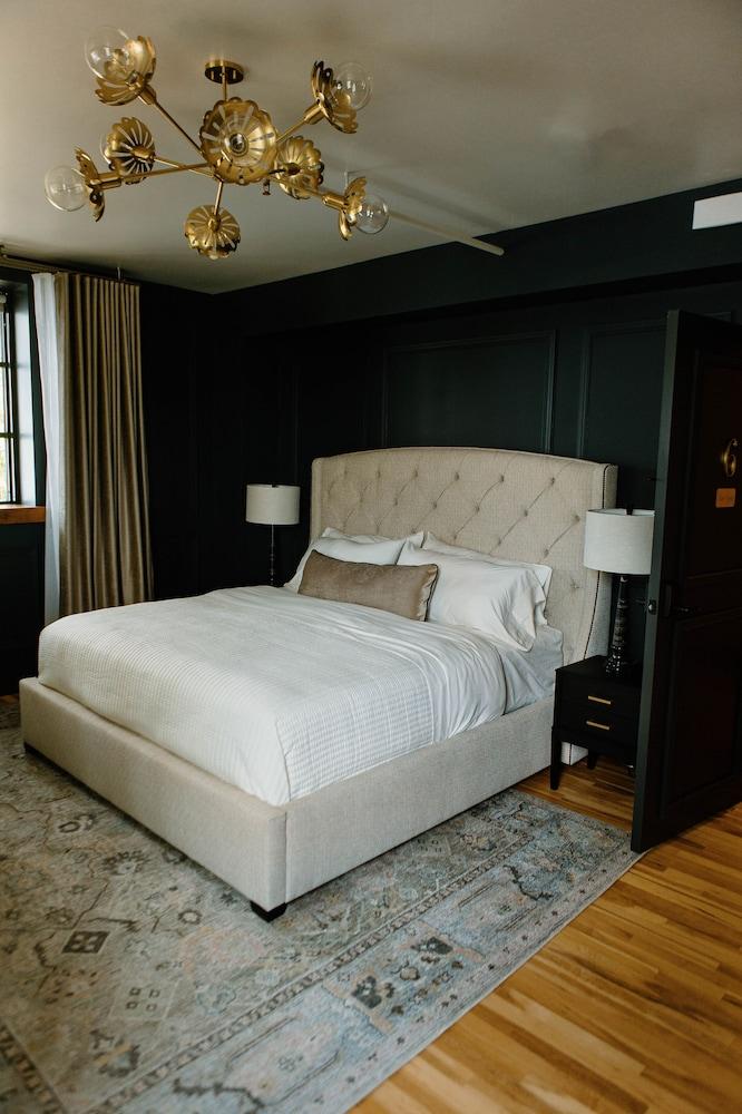 Hatchery Riverside Hotel & Event Venue