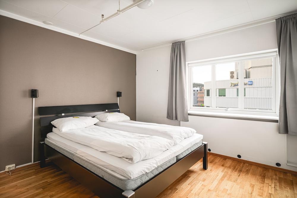 Enter Amalie Apartment Hotel