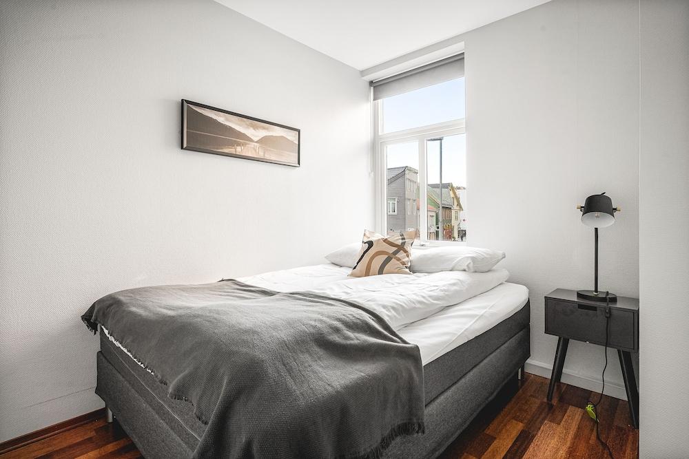 Enter Amalie Apartment Hotel