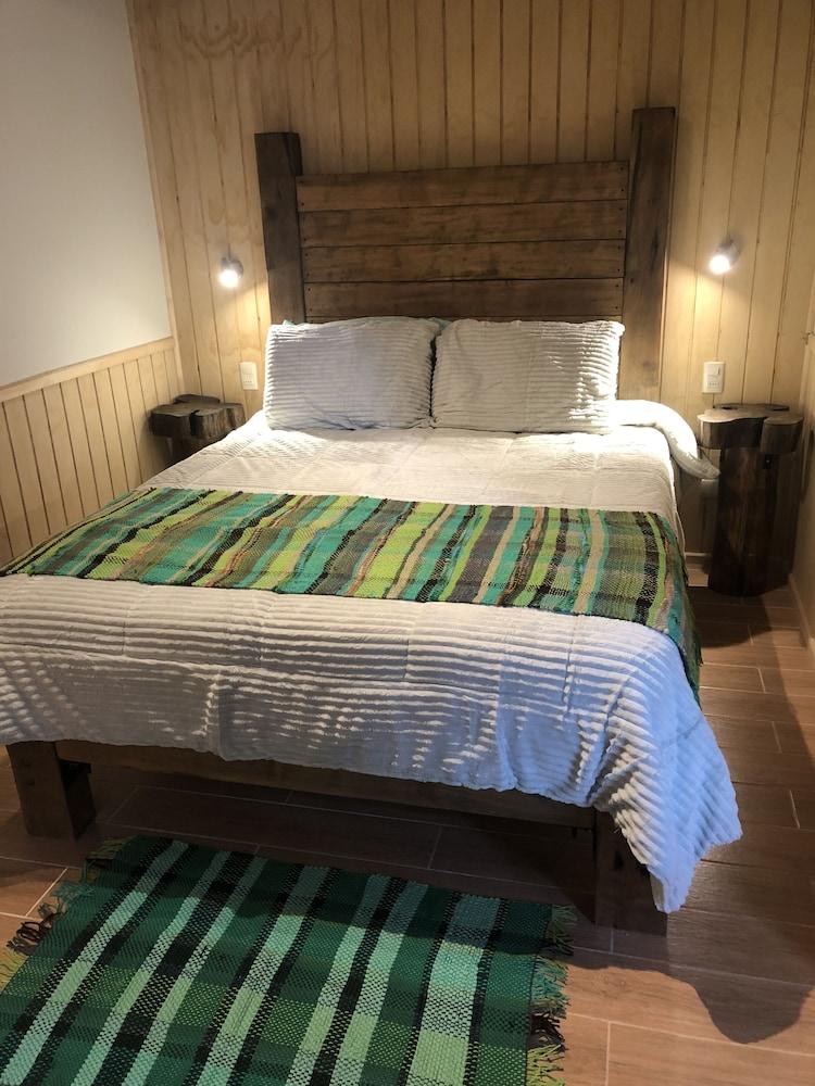 Magellanicus Rustic Suites