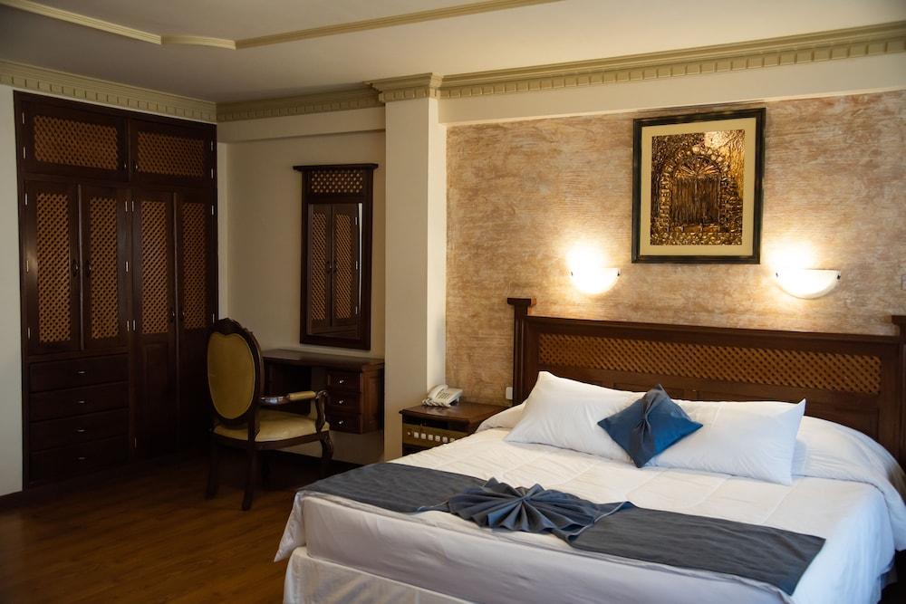 AVANTI HOTEL & CONVENTION CENTER