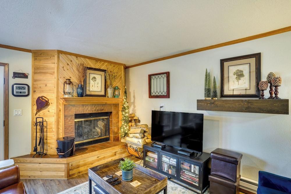 Ski-in, Ski-out Brian Head Condo w/ Fireplace!