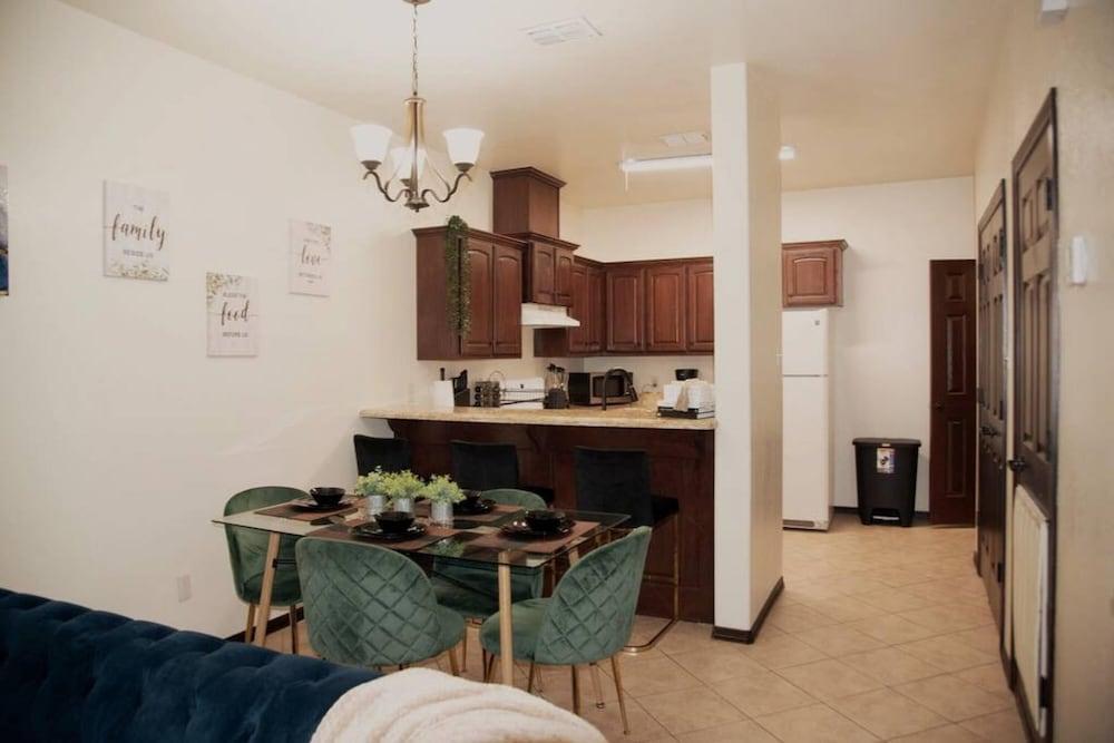 Modern 2 bed 2-bath Next to University Utrgv