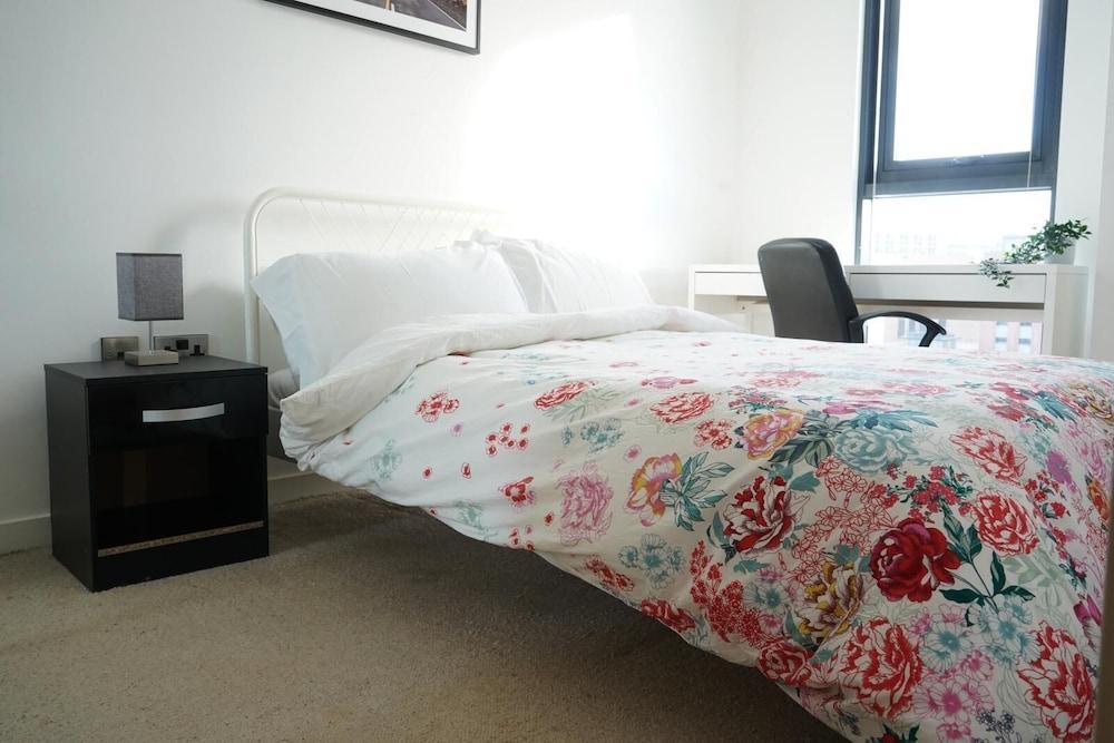 Inviting 2-bed Apartment in Sheffield