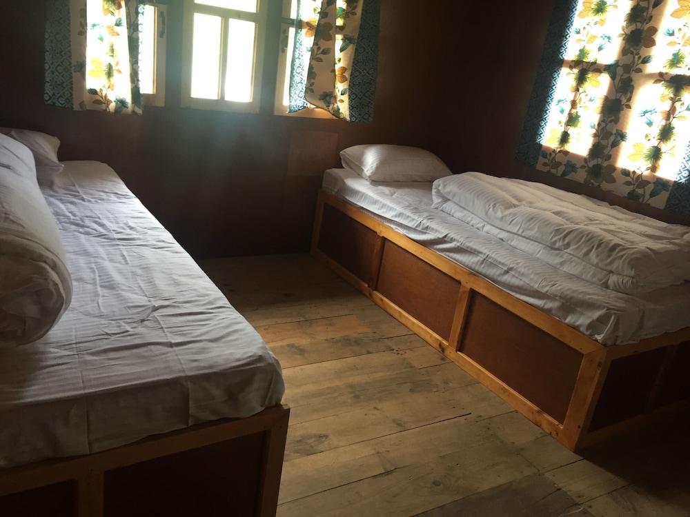 Tribeni Lodge Restaurant And Bar