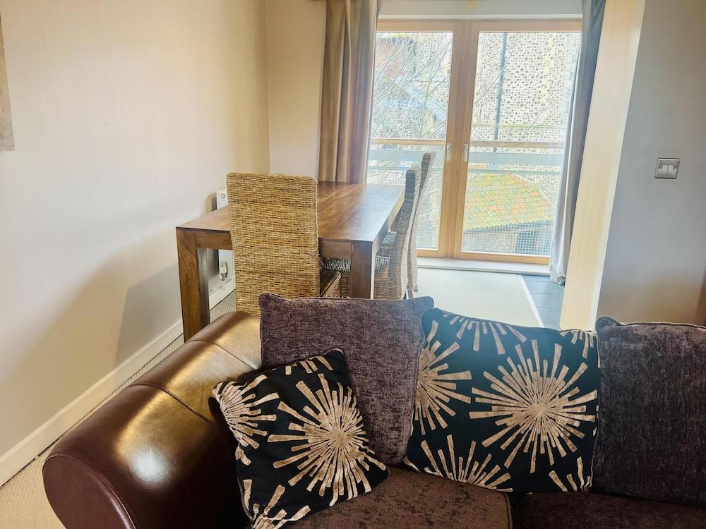 Beautiful Apartment in the Cathedral Grounds