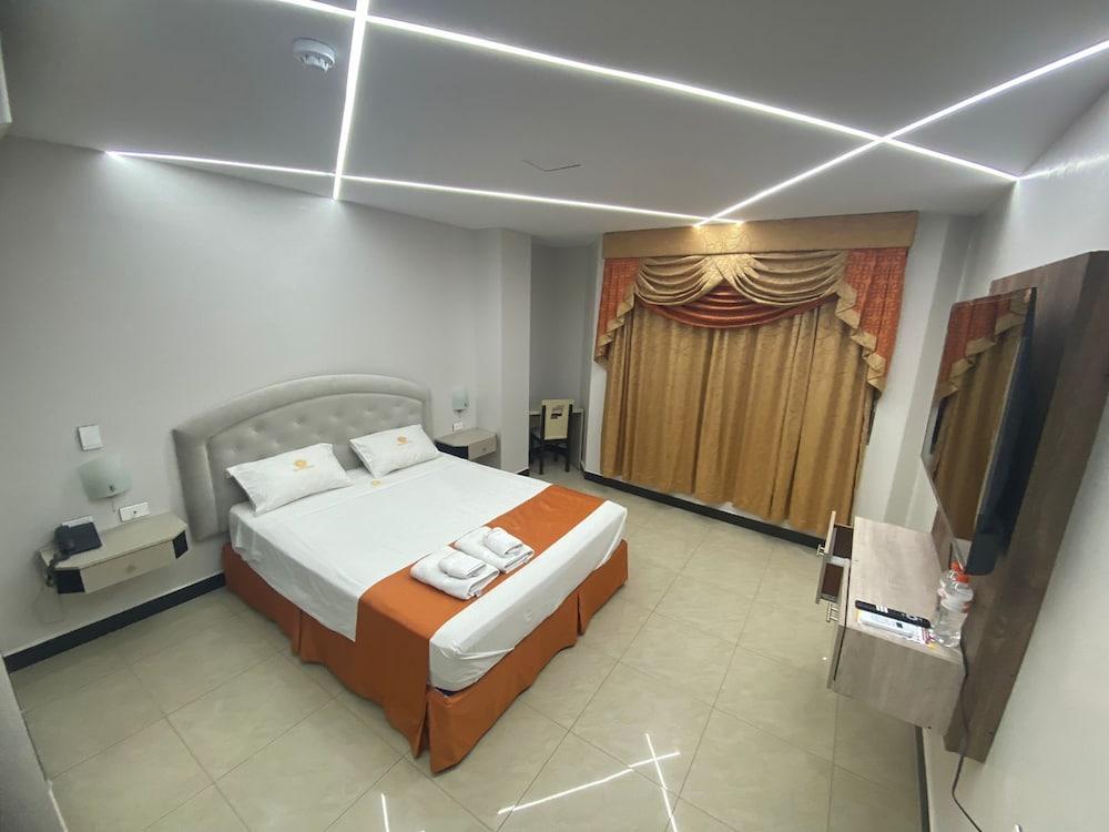 BRITNEY HOTEL MACHALA