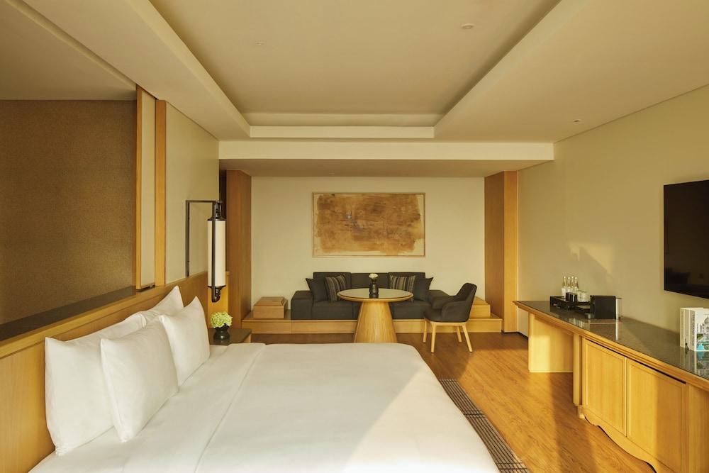 Hotel Tentrem Jakarta