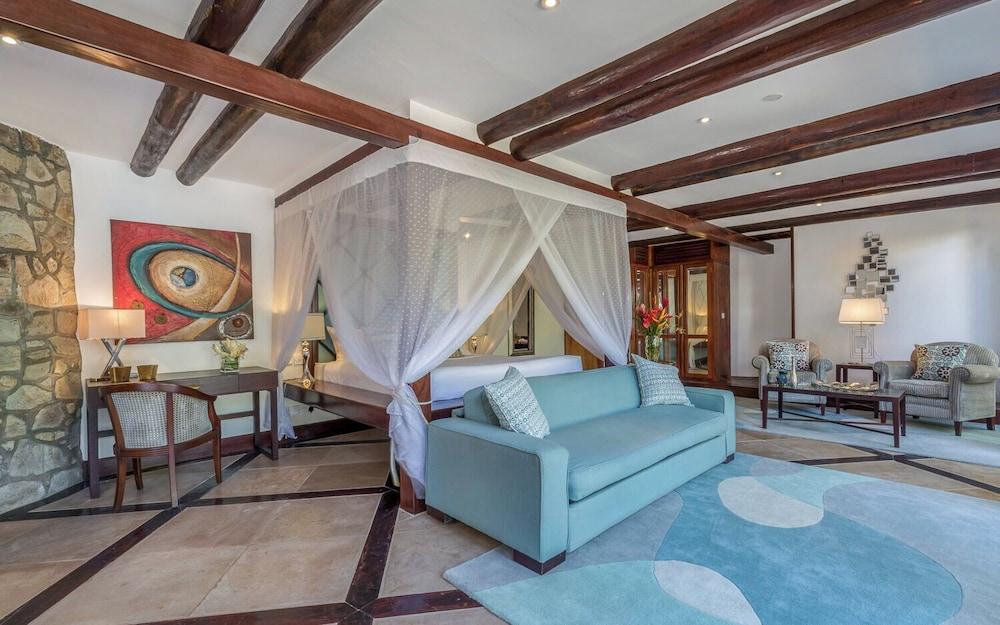 Mount Hartman Bay Estate Private Resort