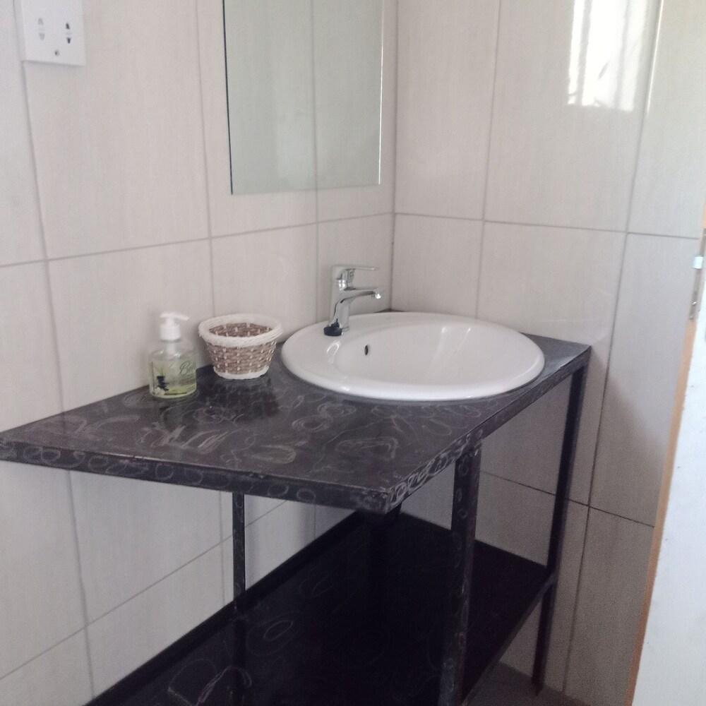 Rosewood Safari Cottages