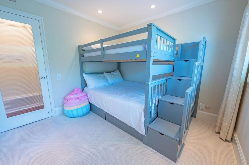 Amazing Disneyland Spa Pool Villa