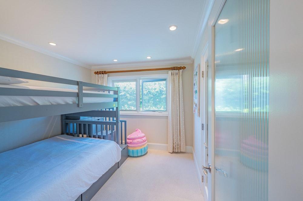 Amazing Disneyland Spa Pool Villa