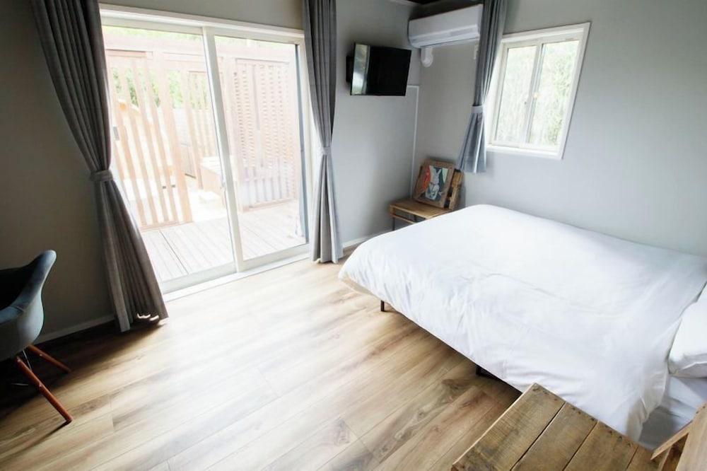 LOCALINO STAY AOSHIMA