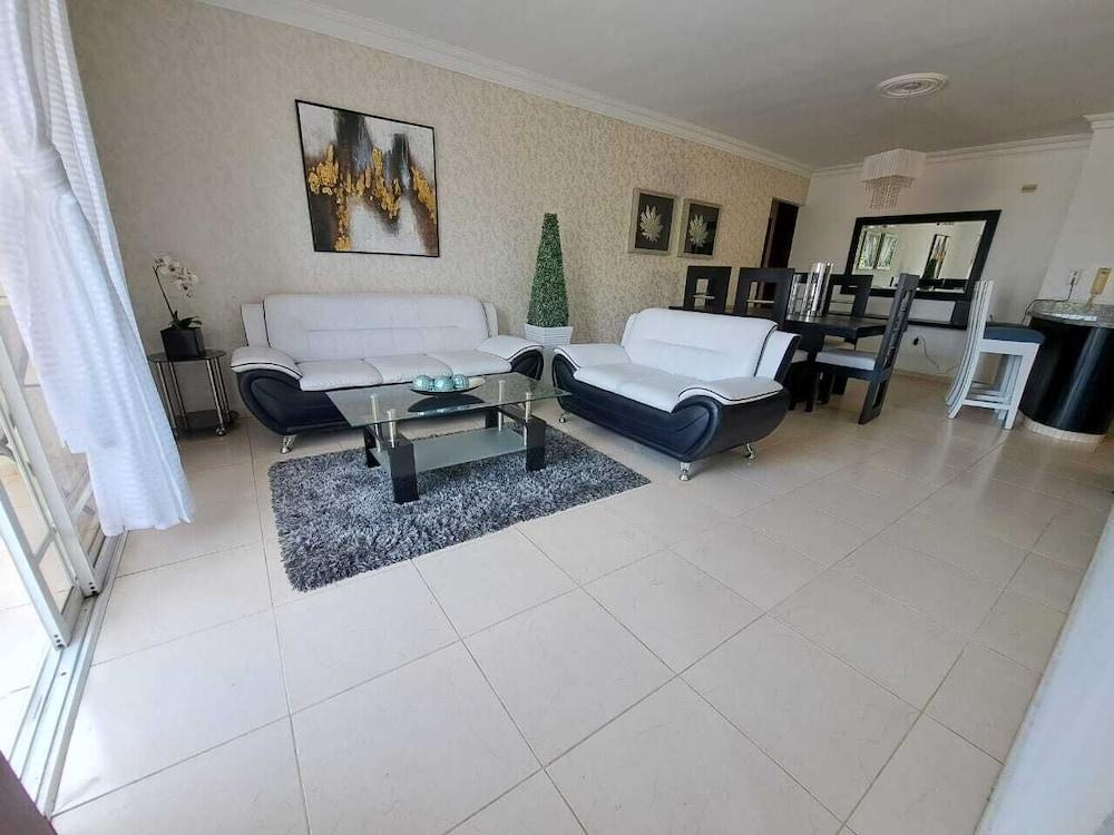 Próximo a unión medica 2 hab.