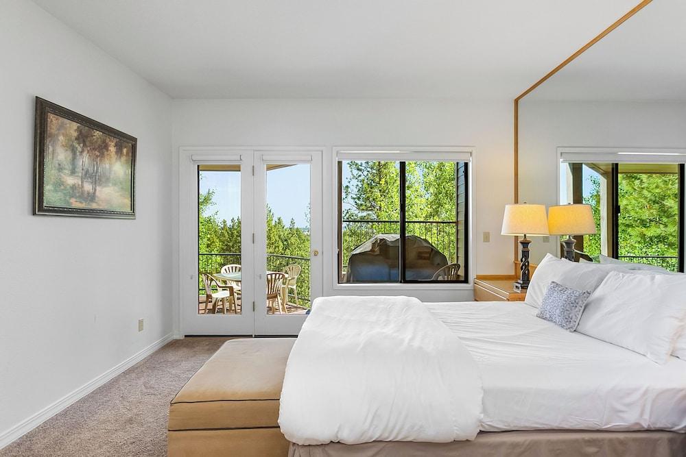 Snowcap Escape at Mount Bachelor