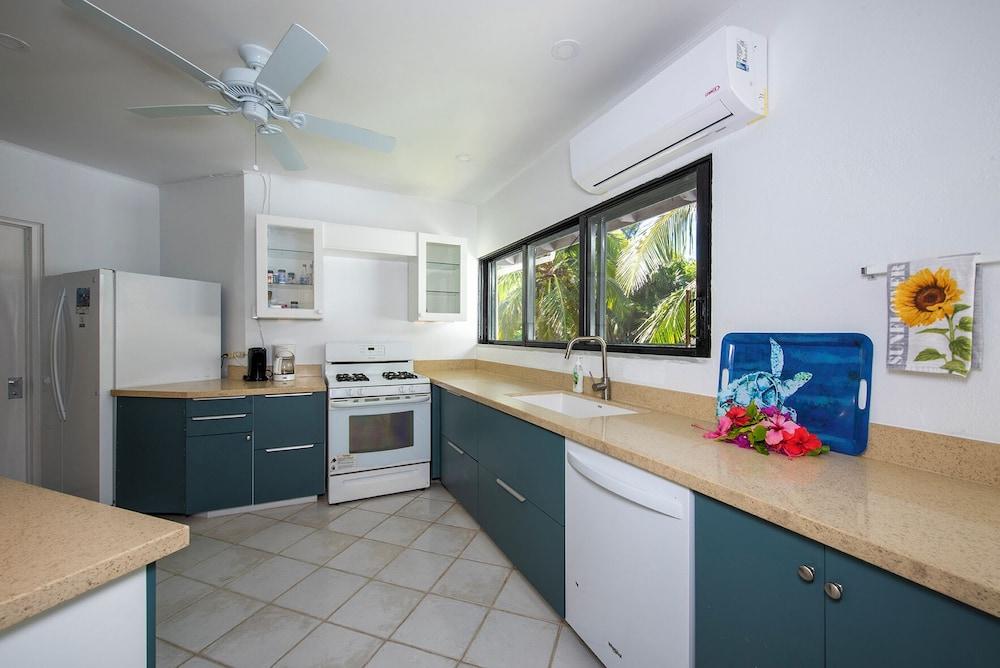 Oceanfront Elegance: Lovely Home With Views