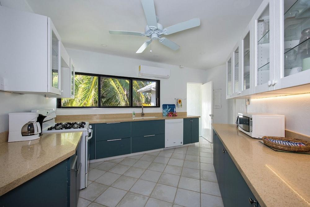 Oceanfront Elegance: Lovely Home With Views