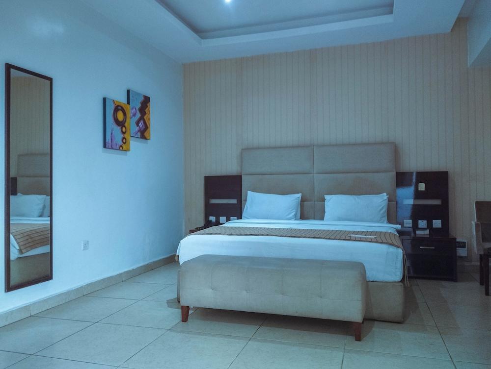 Fullmoon Hotels Owerri