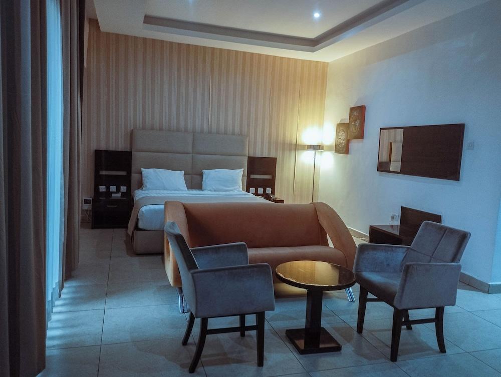 Fullmoon Hotels Owerri