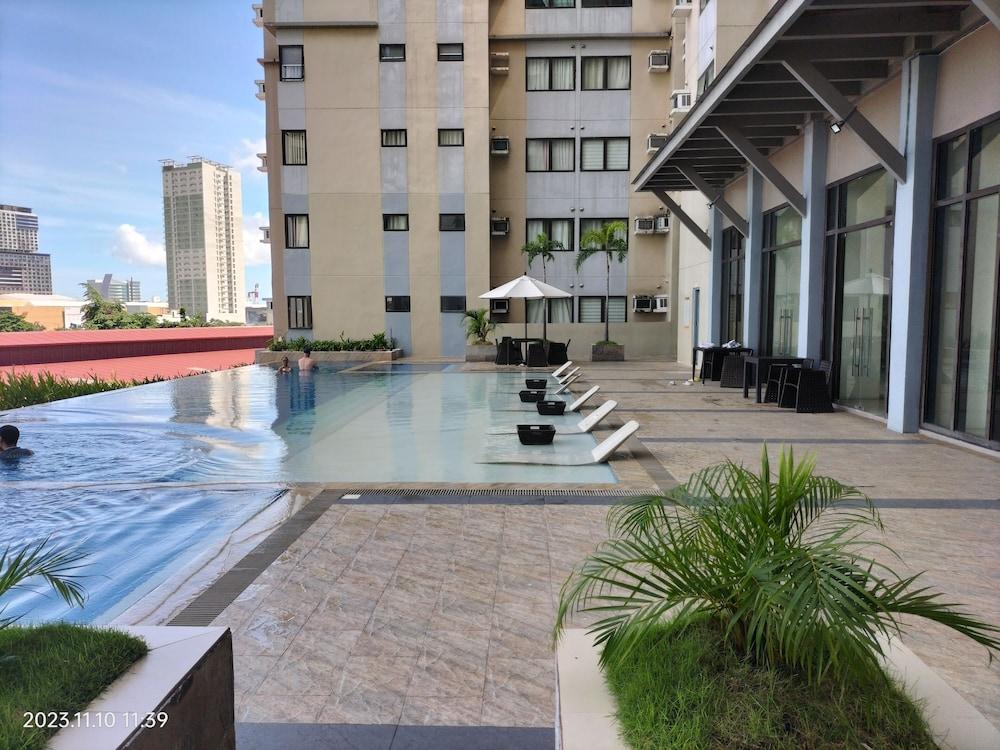 The Persimmon Studios 1233