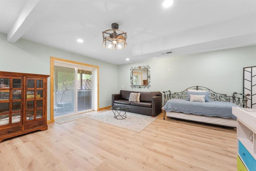 Branson's Crystal Cabin