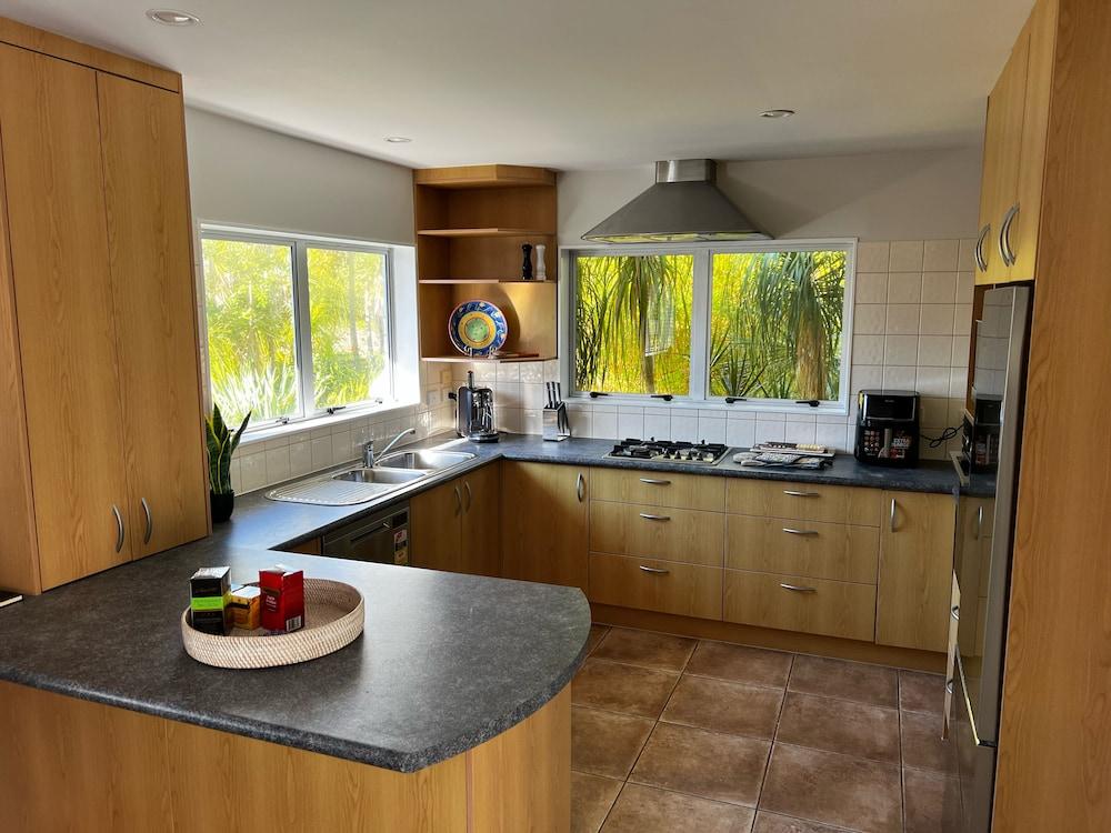 Waiake Beach Apartments