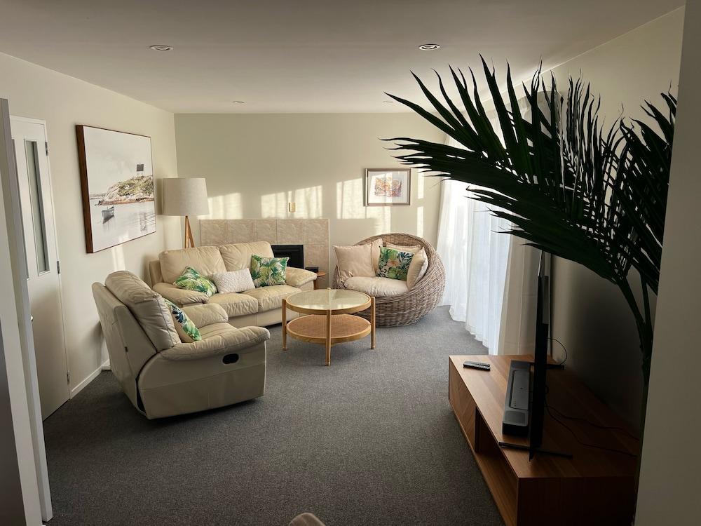 Waiake Beach Apartments