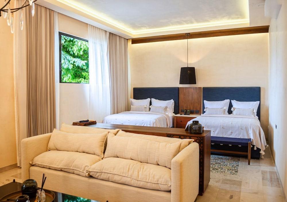 Adoro Hotel Boutique