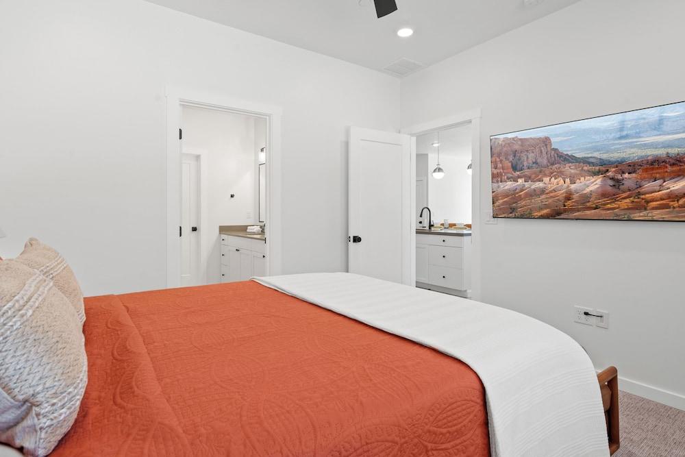 Touch of Class Stunning 5 Bdr!