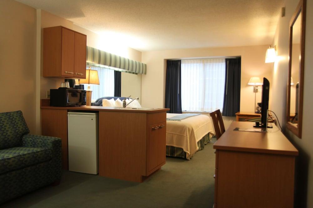 Brentwood Inn & Suites