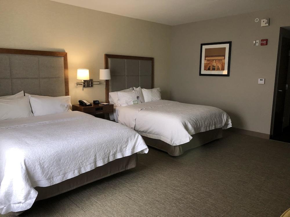Hampton Inn & Suites Knoxville Papermill Drive
