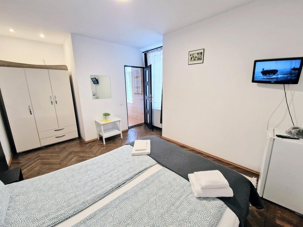 Main Square Apartments & More