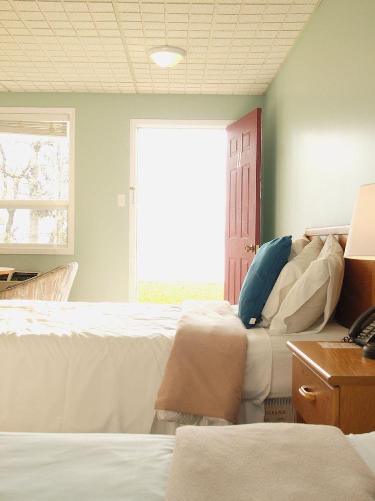 Sands on Golden Lake