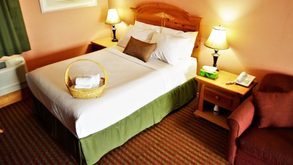 Knights Inn Colonial Fireside Inn