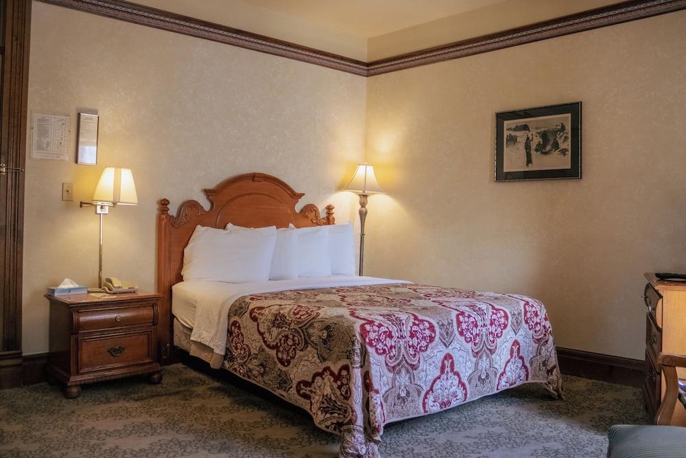 The Historic Bullock Hotel