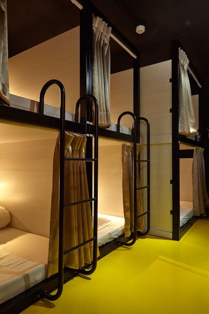 Here x There Hostel Taipei Station