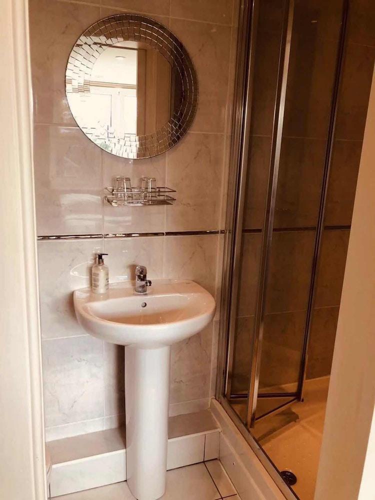 Allison House 16 Guesthouse