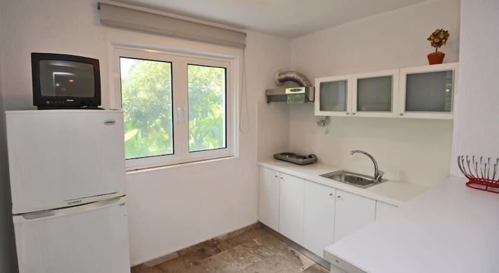 Triton Hotel & Bungalows