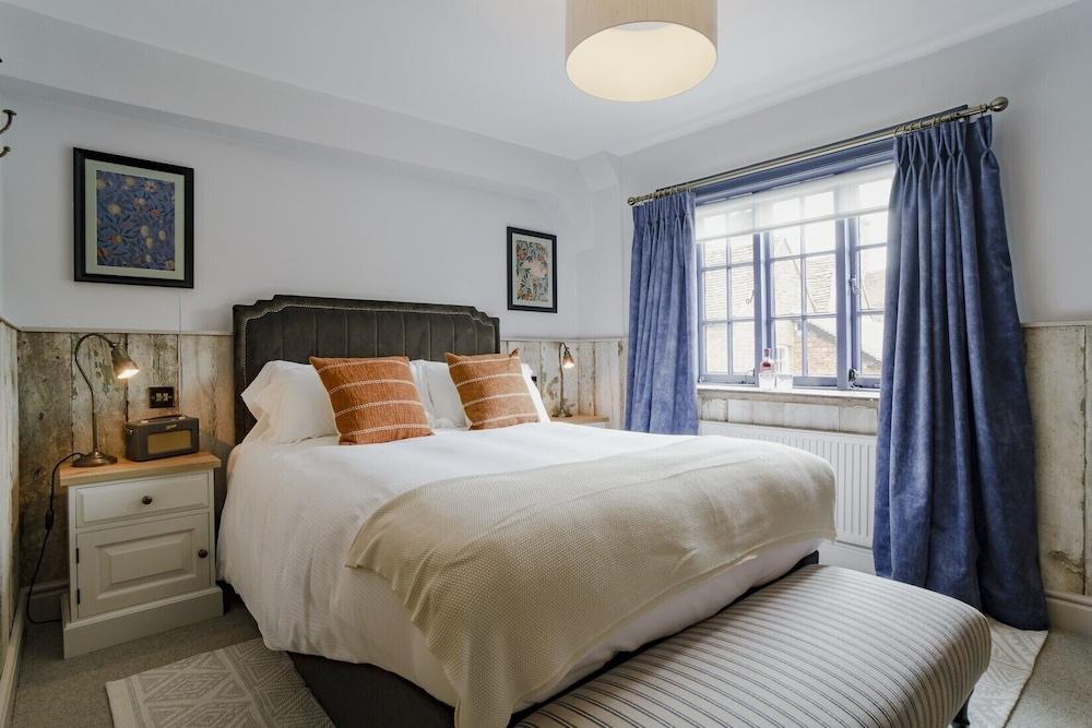 Bel & the Dragon at Red Lion Wendover