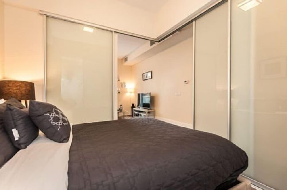 Life Suites Loft - CN Tower